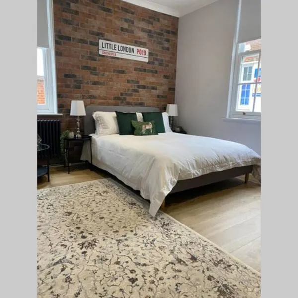 City Centre Entire Studio Apartment, hotel v destinaci Chichester