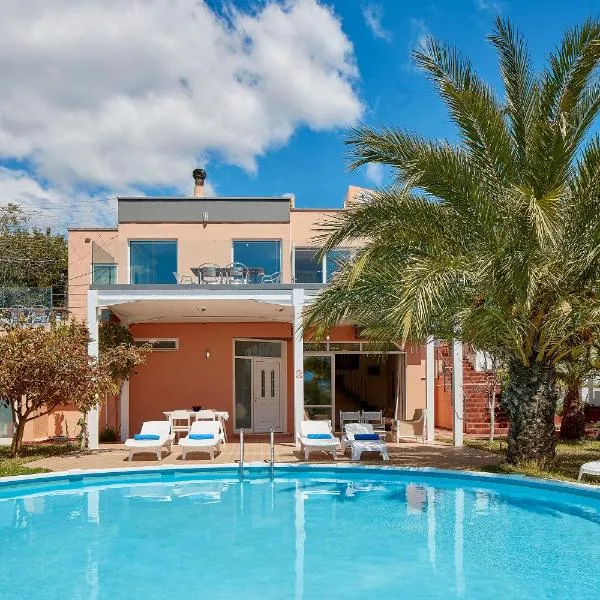 Seafront Villa Longobardi, hotel em Chania