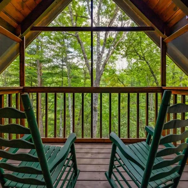 GYPSY ROAD - Privacy! Log Cabin with Hot Tub, WiFi, DirecTV and Arcade, hotel a Hornet