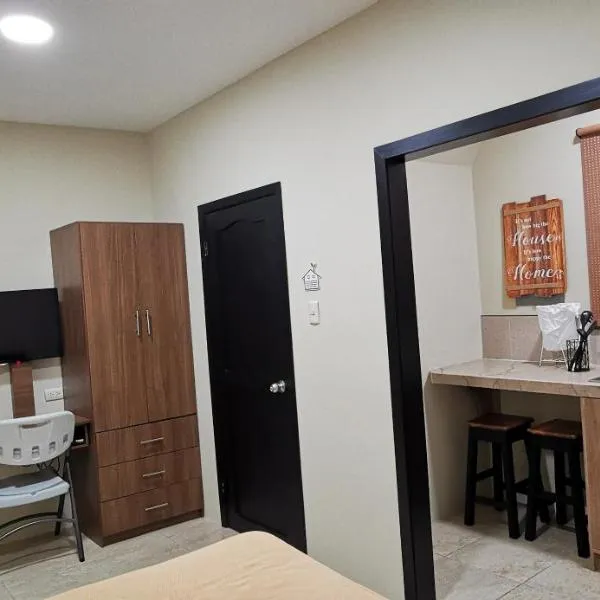 Habitación B independiente para parejas o ejecutivos, hotel in Jaramijó