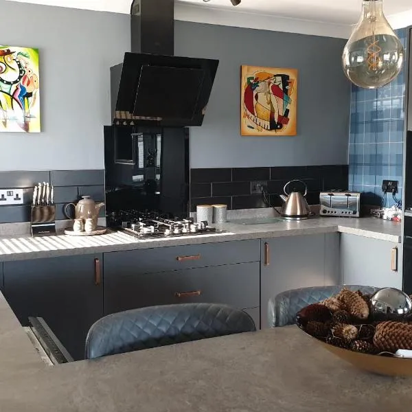 Holiday Apartment, Balloch, Loch Lomond – hotel w mieście Balloch
