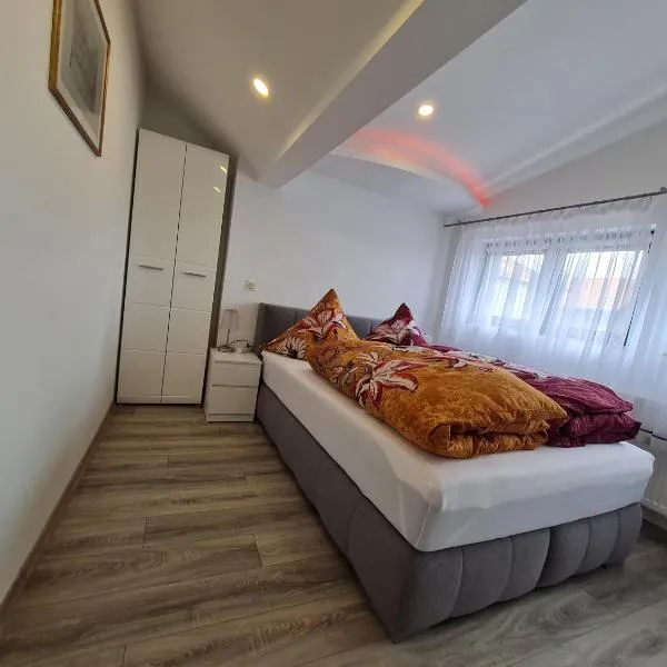 Ferien- und Businesswohnung Sonnentor Dreiländereck im zweiten Stock, hotel in Sonnen