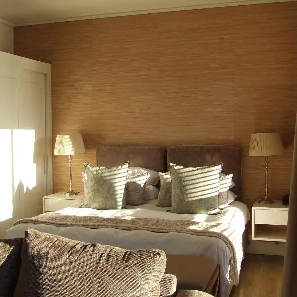 210 Gallery Luxury Studio Apartment, khách sạn ở Knysna