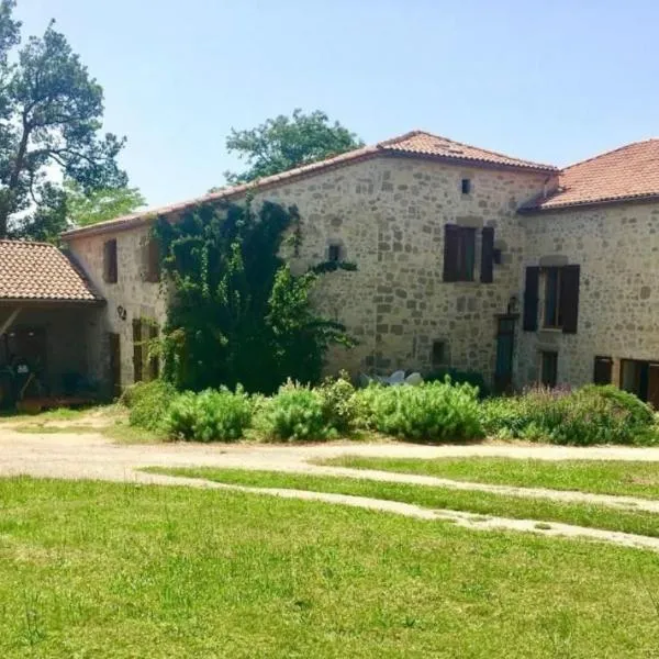 CHEZ SOPHIE -Chambres d’hôtes, Gîte et Gîte équestre, מלון בClermont-Dessous