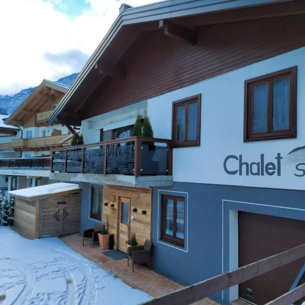 Chalet Sabrina mit Außenpool im Sommer, hotel v Kaprunu