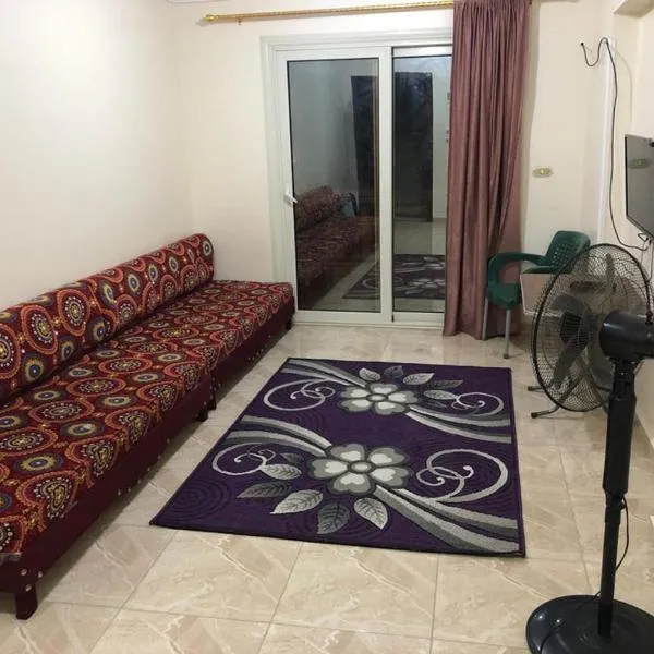 AC, Wi-Fi Shahrazad Beach Apartment-2, hotel en El-Shaikh Mabrouk