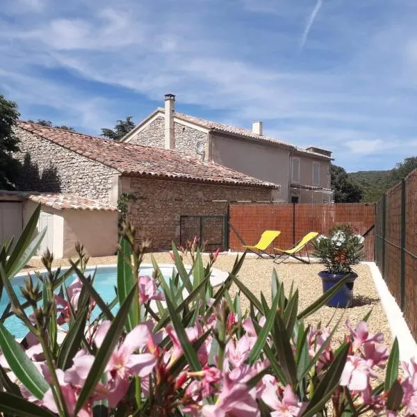 MAISON BOURGUES, hotel v destinaci Lioux