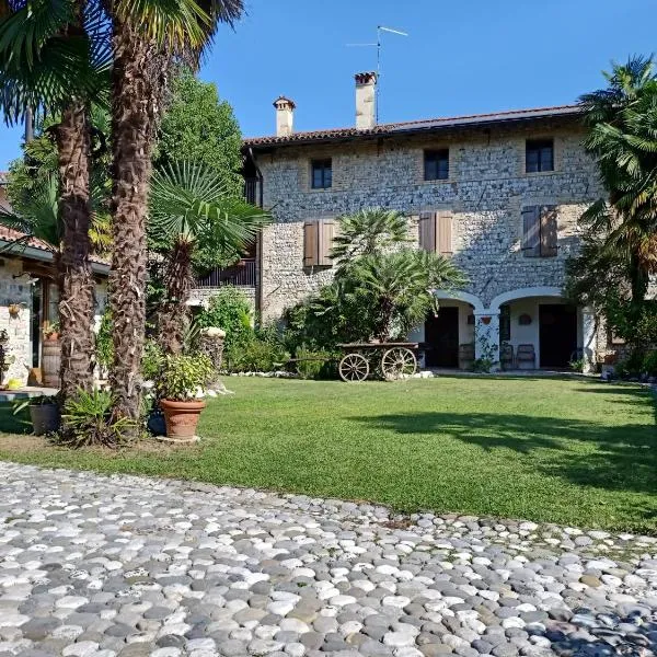 Rovere dalla riva, hotel v destinácii Arzene