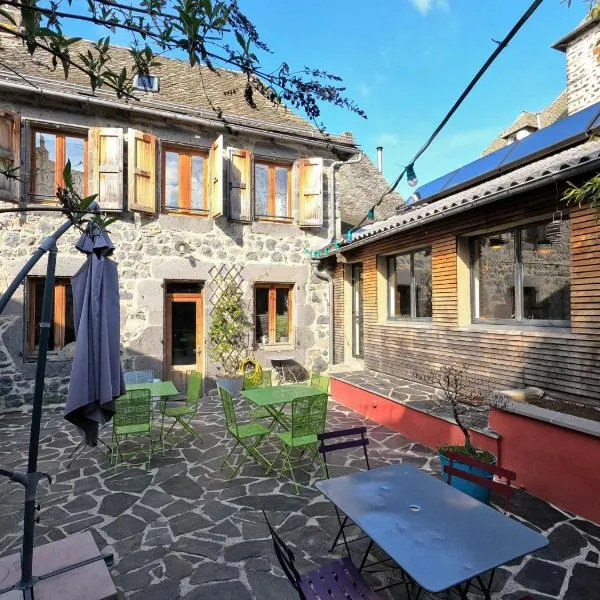 La Maison - Hôtel & Gîte, hotel in Laguiole