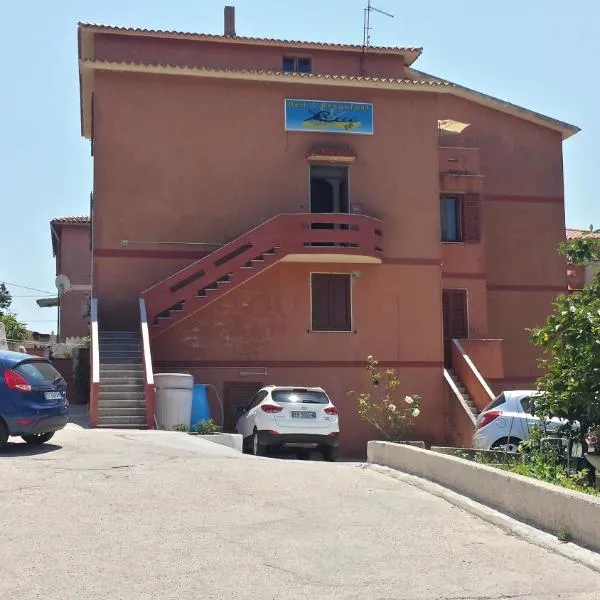 Guest House Tra Rocce E Mare, hotel in La Maddalena