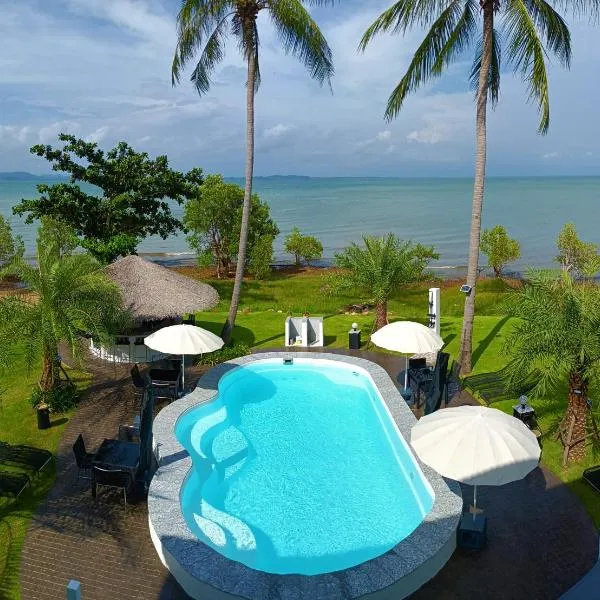 Beachfront Pool Villa and Apartment, hotel em Laem Ngop