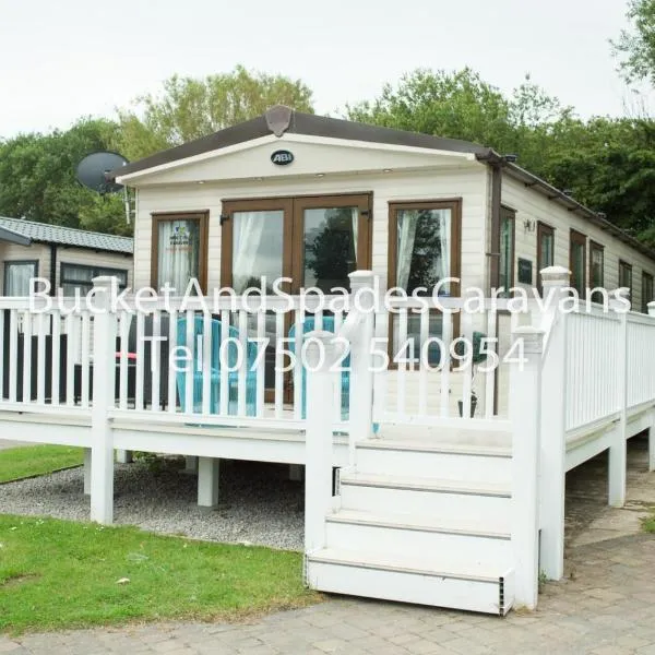 Blackpool caravans Marton mere, hotel v destinaci Blackpool