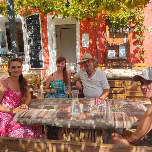 Rodinné vinařství Mikulenkovi, hotel v destinaci Žernoseky
