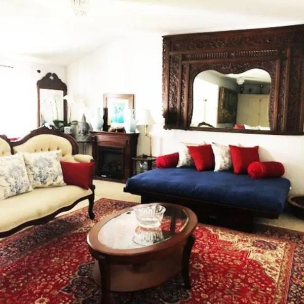 Elegant Spacious Private Studio ~ Upscale Berkeley, hotel in Berkeley