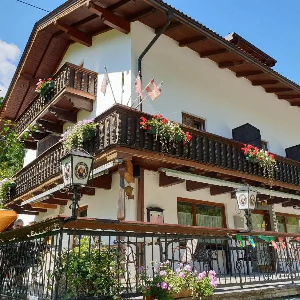 Tattoo PENSION mit Restaurant und Tattoo-Studio, hotel v destinaci Mörtschach