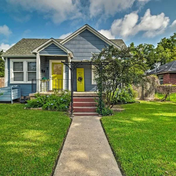 Pet-Friendly Brenham Cottage with Yard!, hotel v destinaci Brenham