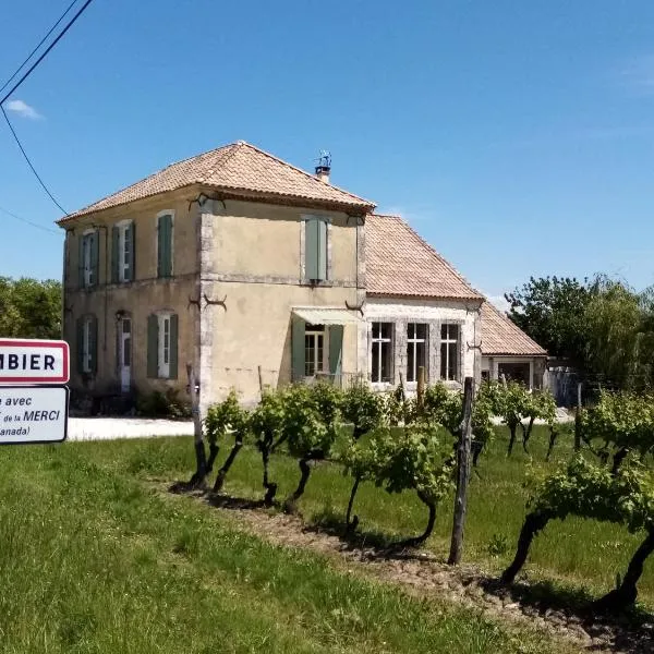 Ancienne école de Colombier, hotel in Saint-Julien-dʼEymet