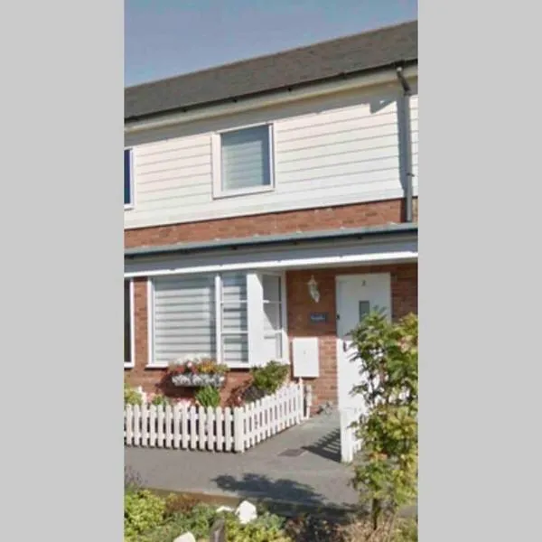 Comfy 2 bed house located at Wareham train station, hotel in Wareham