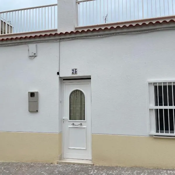 Lleida 25, casa a planta baixa amb àmplia terrassa equipada amb barbacoa, hôtel à Sant Carles de la Ràpita