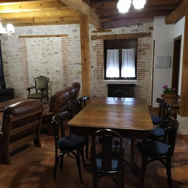 Casa Rural Las Cotarras, hotel in Sanchonuño