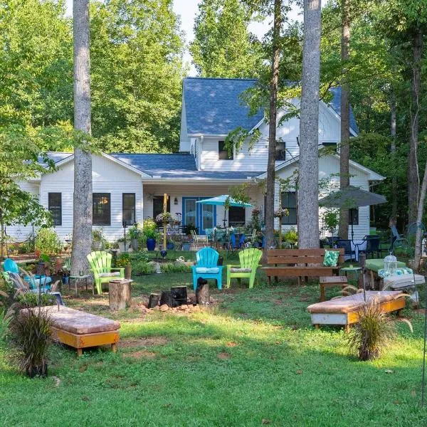 Charming Charlottesville Apt with Outdoor Space!, hotel v destinaci Charlottesville