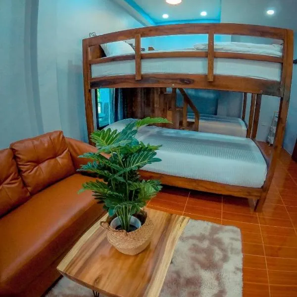 Naibaan Bed and Cafe, hotel in Ban Phlao