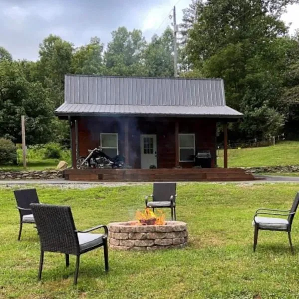 Dragon's Nest Cabin with Mountain Views, hotel v destinaci Robbinsville