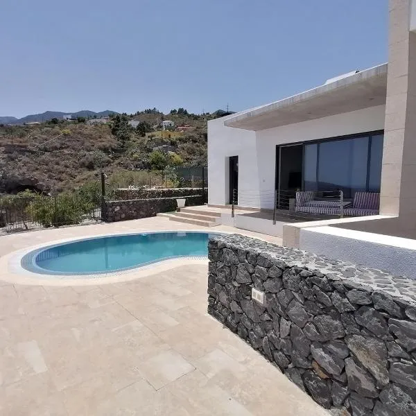 VILLA “LA FLORIDA” - WONDERFUL VIEWS - POOL – WIFI, hotel in Candelaria