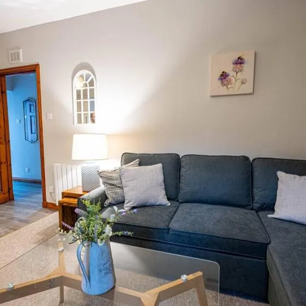 Cozy Newly Renovated Town Centre Apartment, hótel í Foss