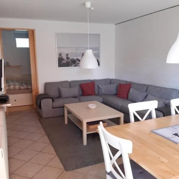 Bungalow 2702 in Tossens, hotel v destinaci Tossenserdeich