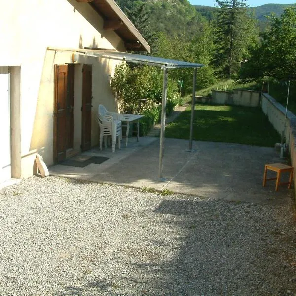 les lavandes، فندق في Montjay