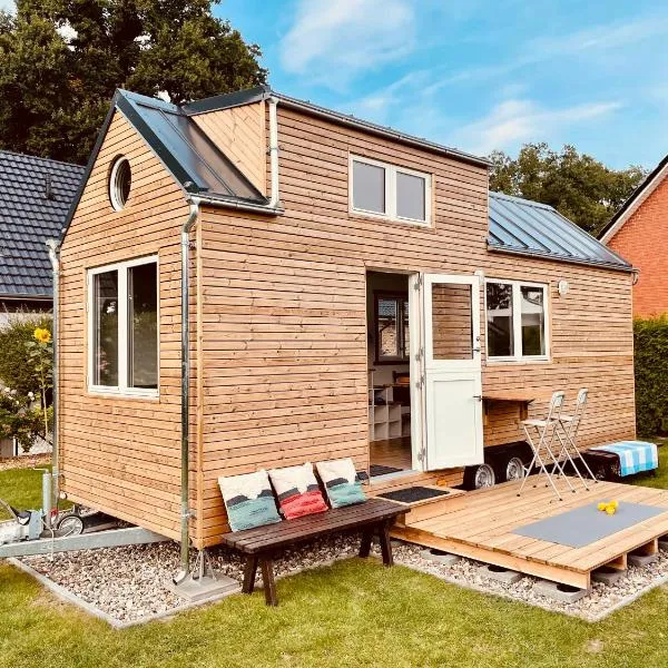 TINY HOUSE FLEESENSEE mit eigenem Garten und nur wenige Meter vom Seeufer、ゲーレン・レビンのホテル