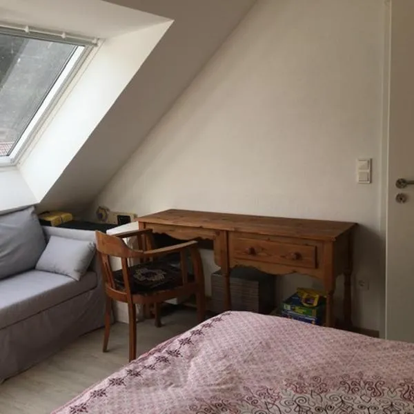 Dachterrassenwohnung - nah am See，比爾斯多夫的飯店