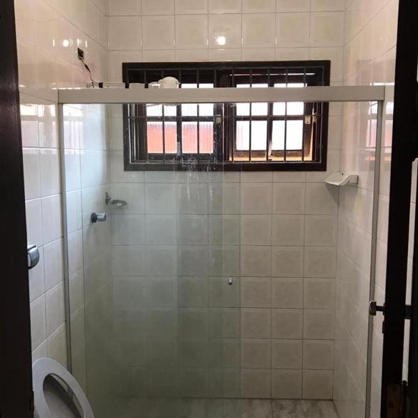 Casa Beira-Mar em Mongaguá - 4 Quartos - Vista Inesquecível para o Mar - Wi-Fi - Estacionamento 4 carros - Foto 3