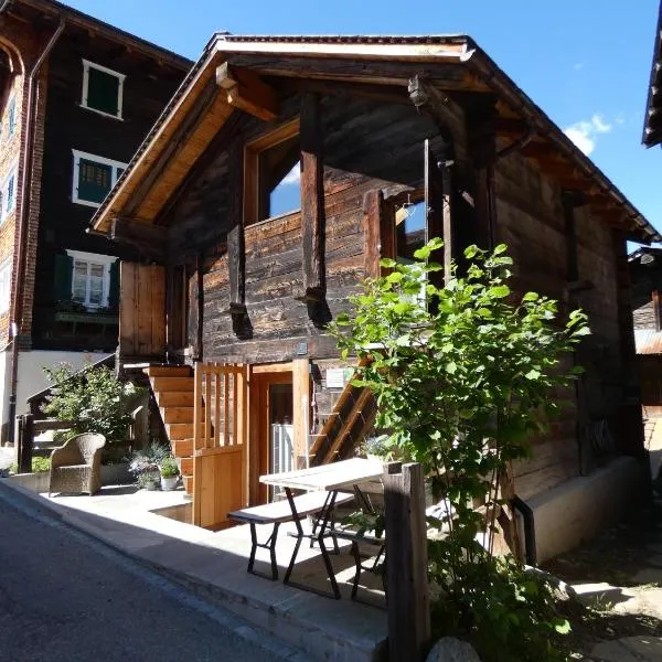 Ferienhaus Z‘ Gädi, hotel v destinaci Ernen