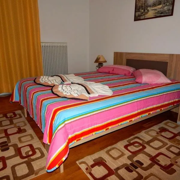 Cozy apartment for 2-5 people-Center Tripoli 1，特里波利斯的飯店