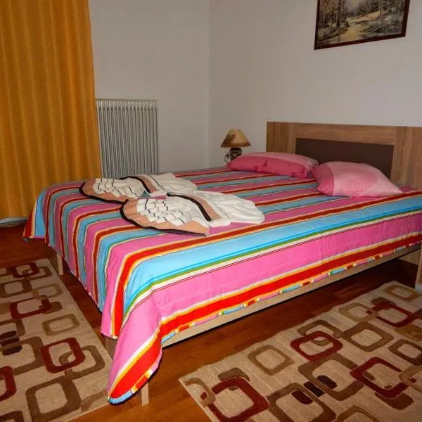 Cozy apartment for 2-5 people-Center Tripoli 1, hotel in Tripolis