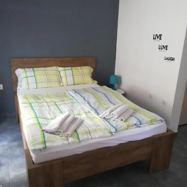 Apartment by the Sea,Neoi Epivates Beach, Thessaloniki, хотел в Неойе Епиватай