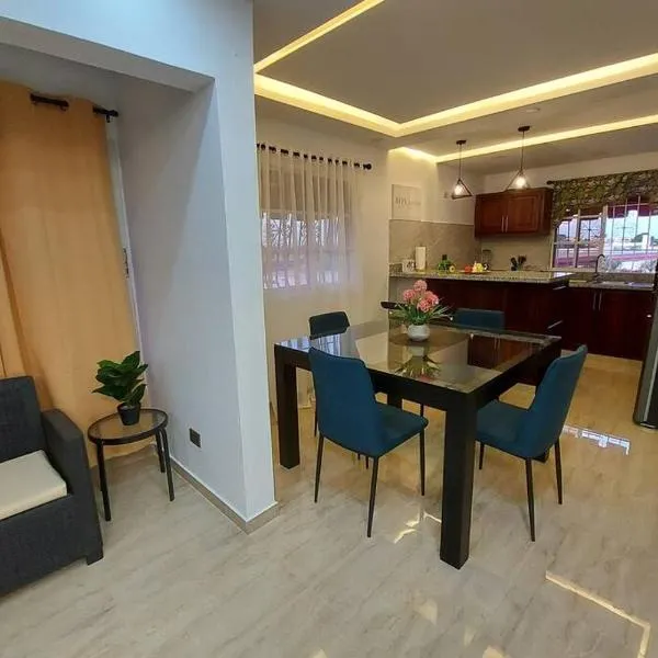 Cómodo Apto de 2hab con Aire 2baños, cerca de todo en Alma Rosa I, Hotel in El Seis
