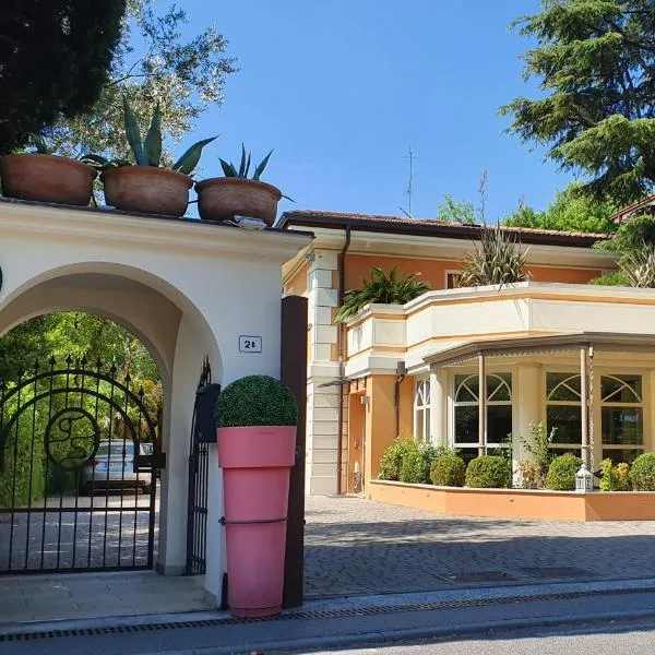 La Villa Desenzano, hotel v destinácii Desenzano del Garda