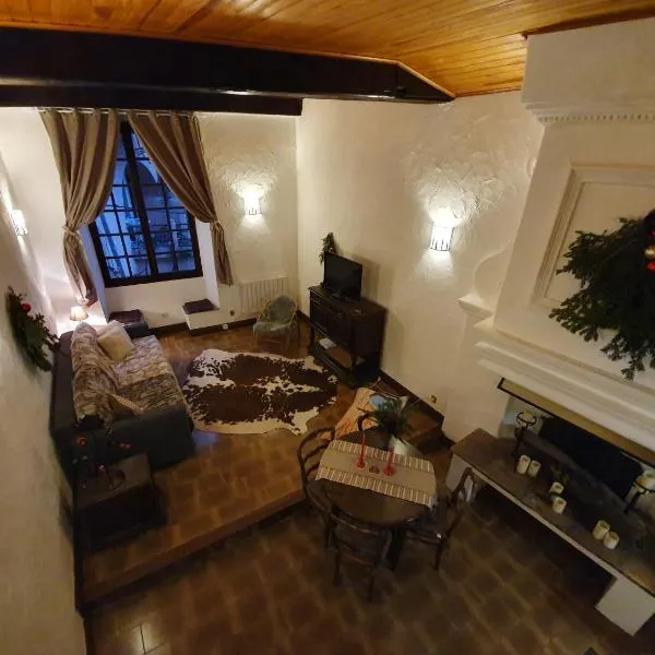 Un studio, une Histoire : Le palais Gubernatis., hotel v destinaci Saint-Martin-Vésubie
