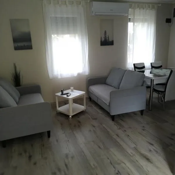 Süni apartman, hotel di Lengyeltóti