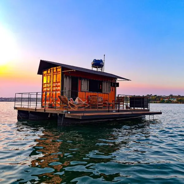 House Boat "Faroeste Caboclo", hotel v mestu Sobradinho