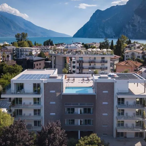 Aris Apartments & Sky Pool - Tonelli Hotels - Adult Friendly, hotel v destinaci Riva del Garda