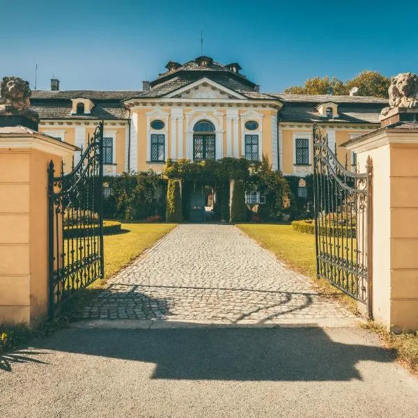 Zamek Usobi, hotel di Herálec