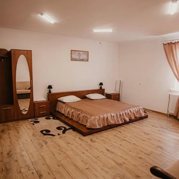 Лісова Пісня Апартаменти, hotel en Husyatyn