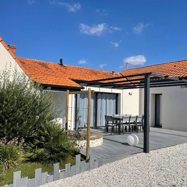 Maison moderne avec jardin à 750m de la mer, hotel v destinácii Pornic