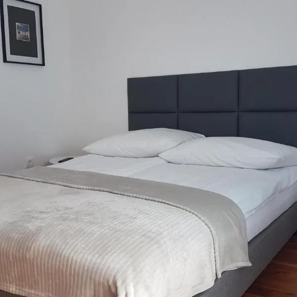 Pokoje u Honi, hotel v destinaci Pobierowo