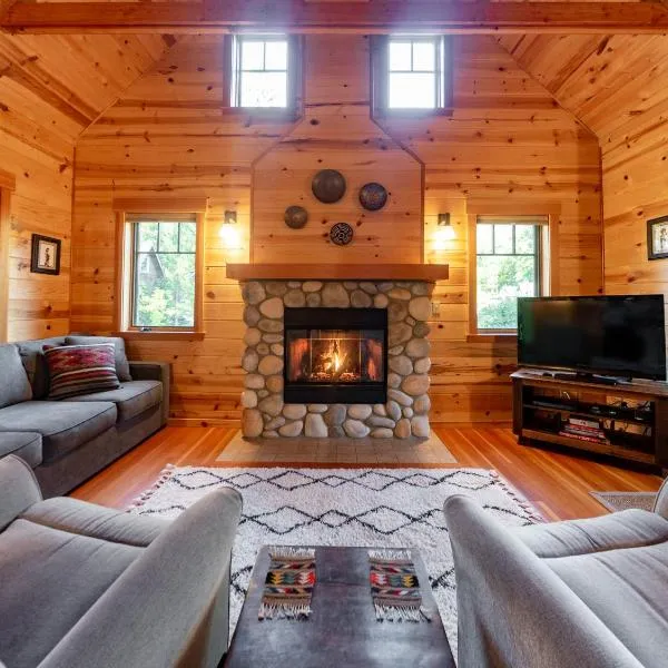On the River Wooded Bliss Cabin near Loloma, hotel v destinaci McKenzie Bridge