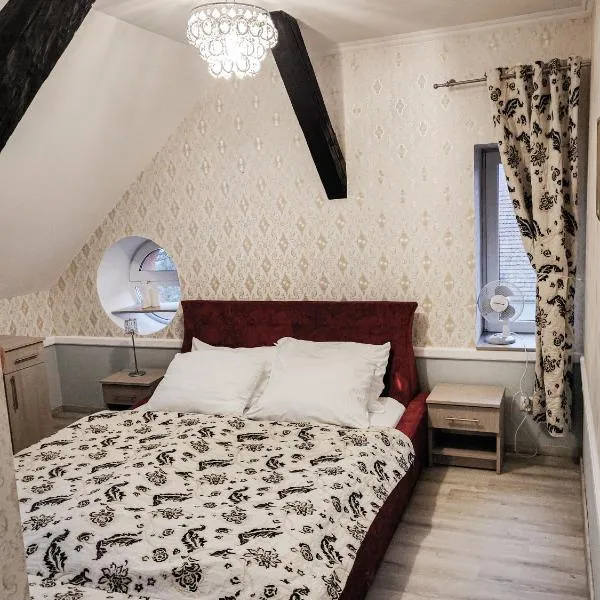 Dom Weselny Pod Kasztanem, hotel di Lubań